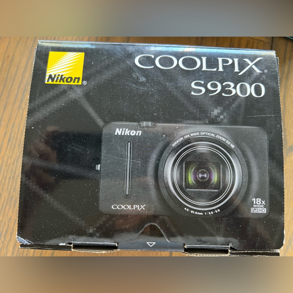 Nikon Coolpix S9300. Like new